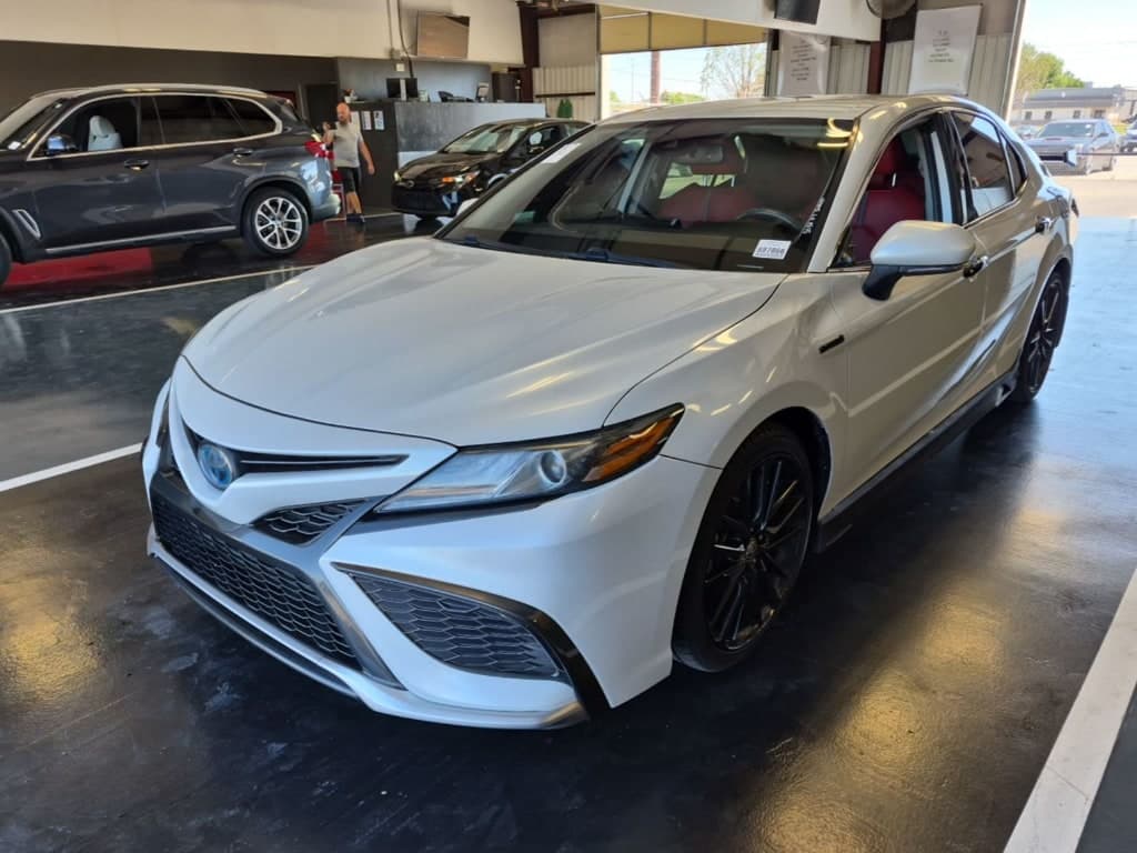 2021 Toyota Camry Hybrid XSE — photo 1 of 7