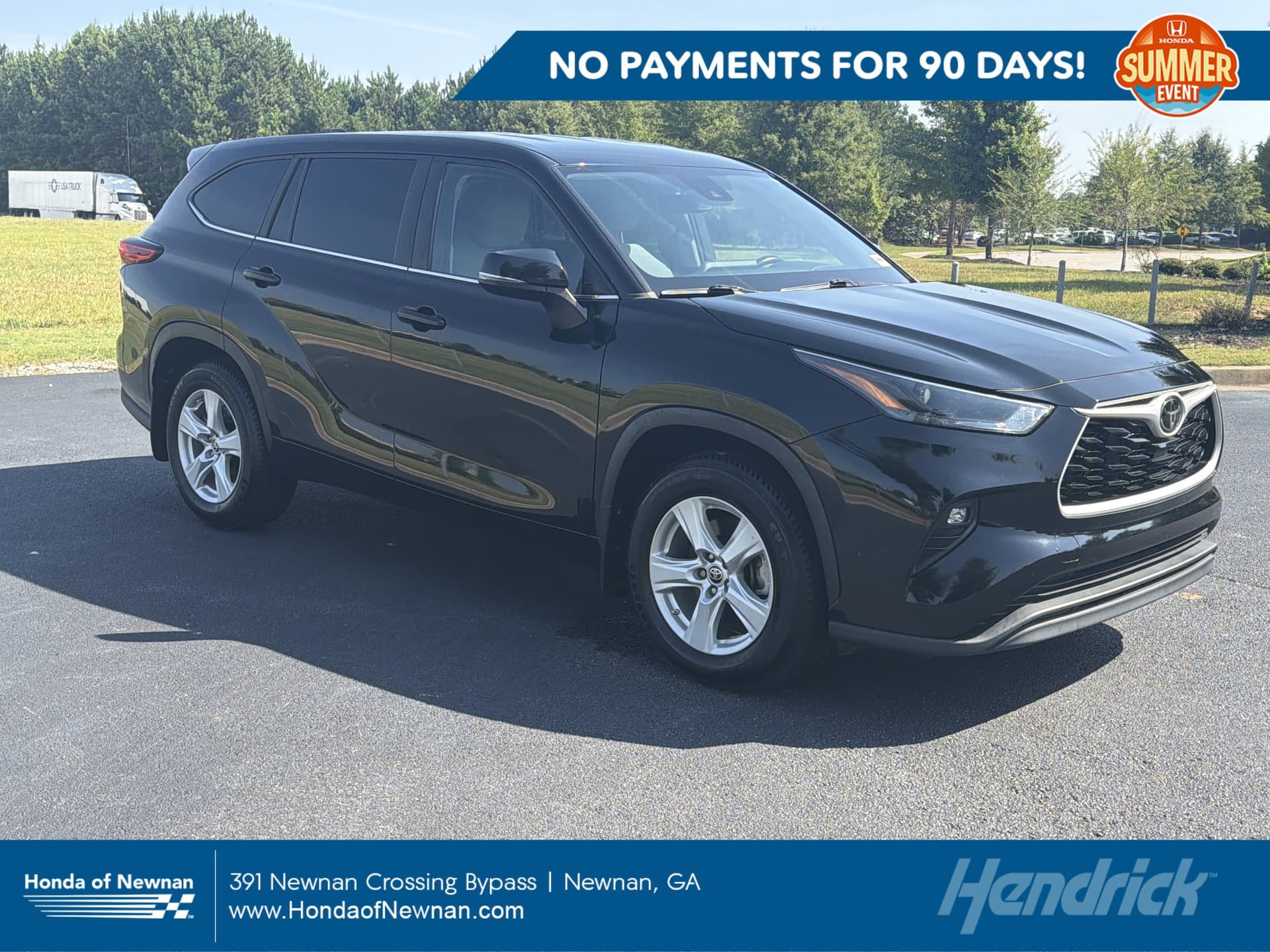 2023 Toyota Highlander LE — photo 1 of 36
