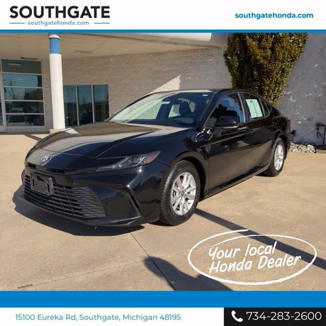 2025 Toyota Camry LE — photo 1 of 25