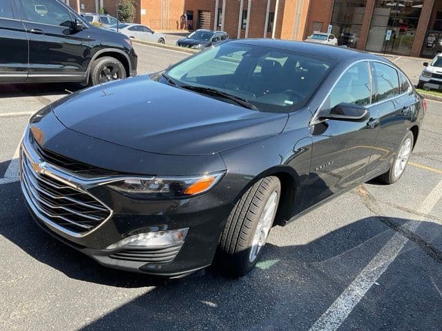 2025 Chevrolet Malibu LT — photo 1 of 4