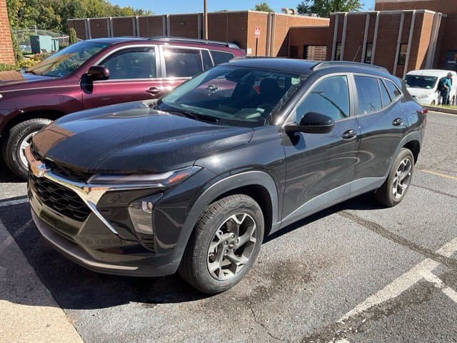 2025 Chevrolet Trax LT — photo 1 of 4