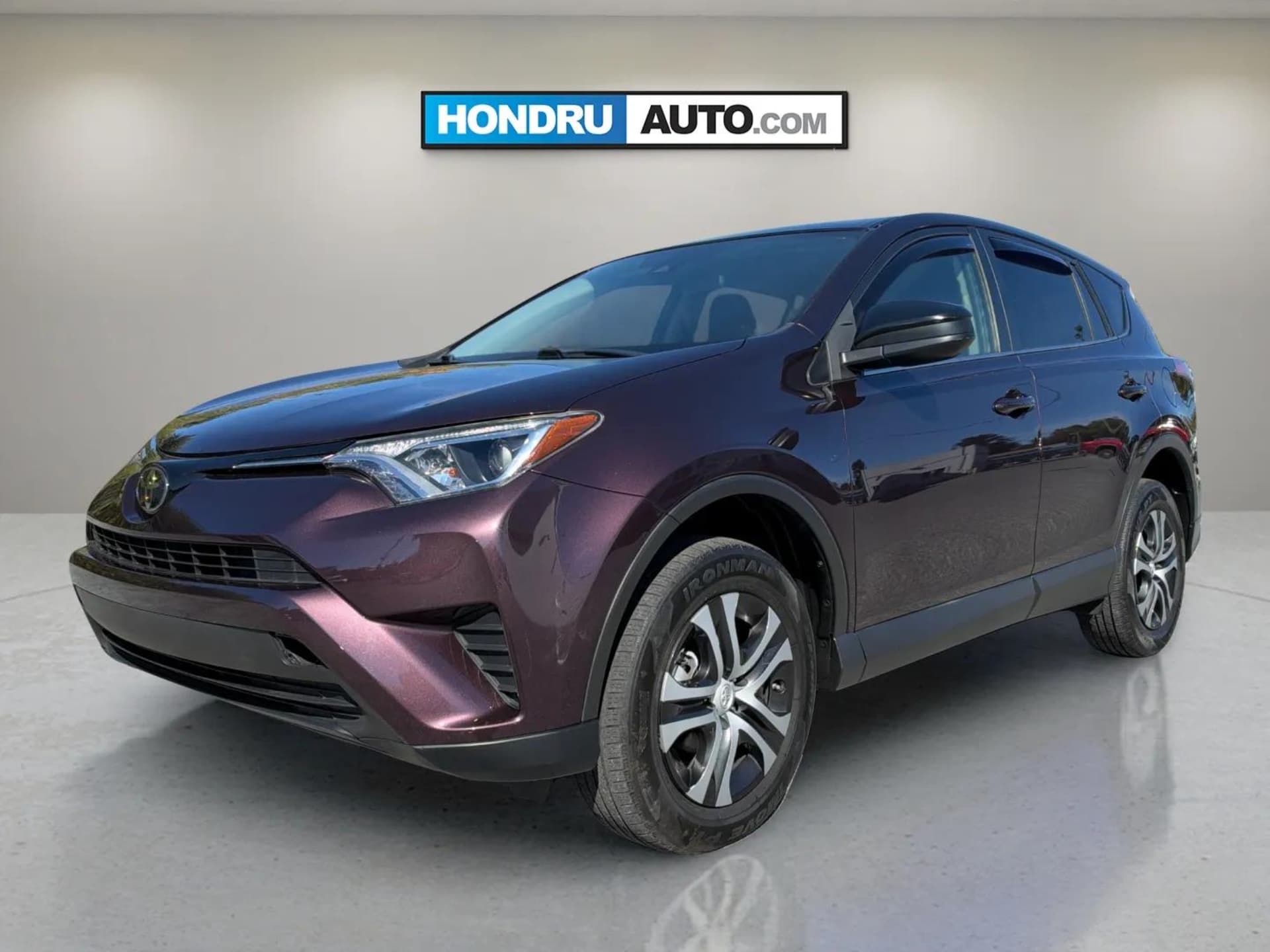 2018 Toyota RAV4 LE — photo 1 of 21