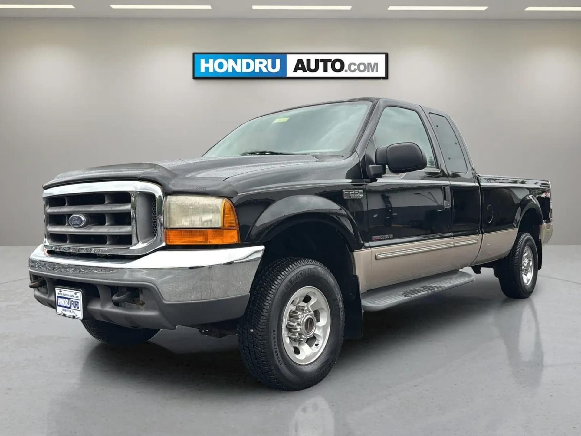 1999 Ford F-250 Lariat — photo 1 of 36