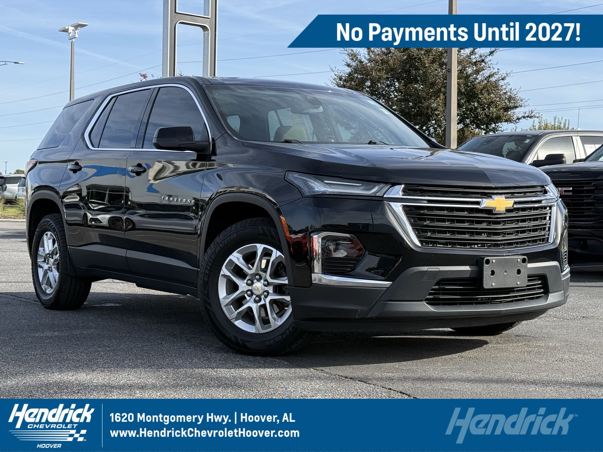 2022 Chevrolet Traverse LS — photo 1 of 17