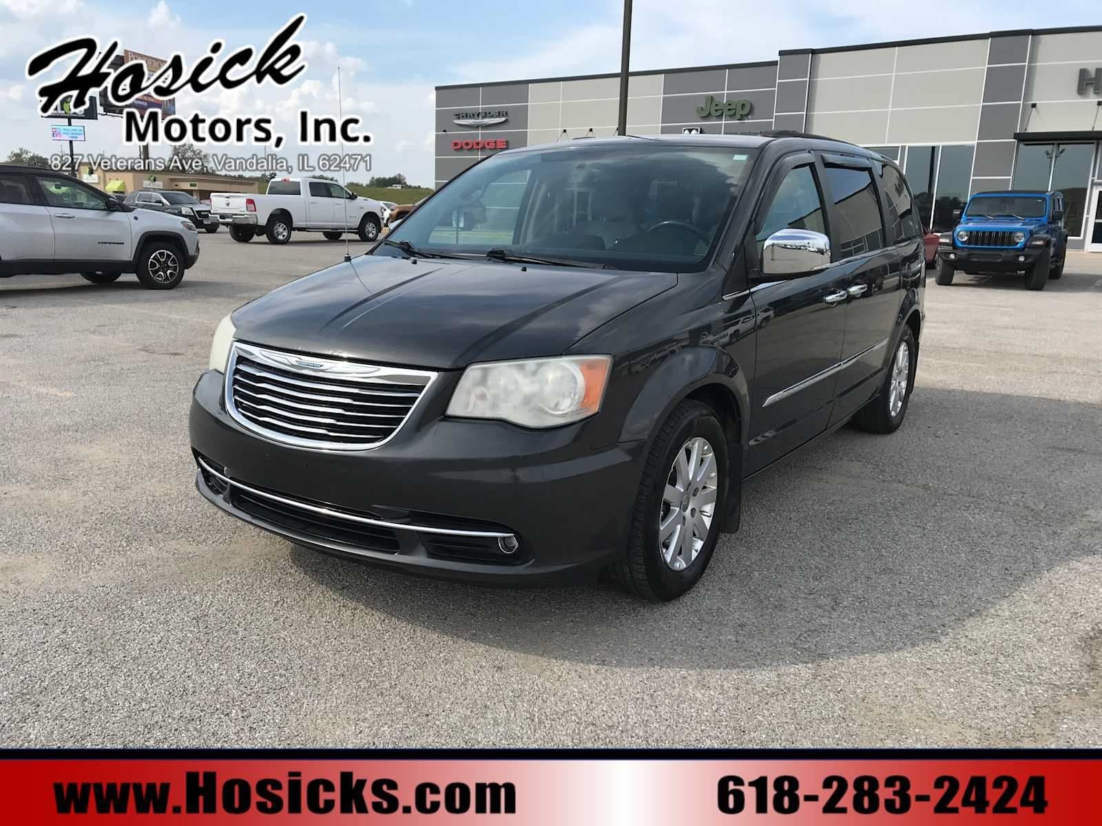 2012 Chrysler Town & Country Touring-L — photo 1 of 36