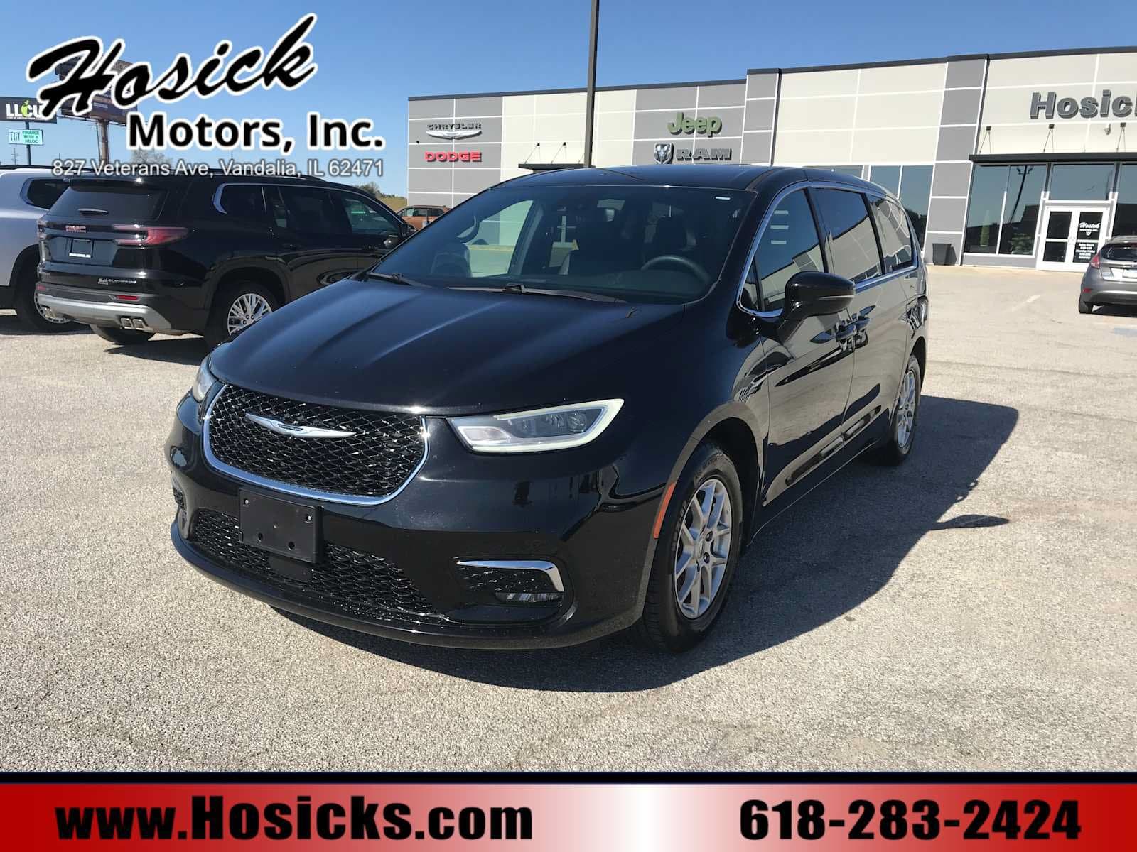 2025 Chrysler Pacifica Select — photo 1 of 35