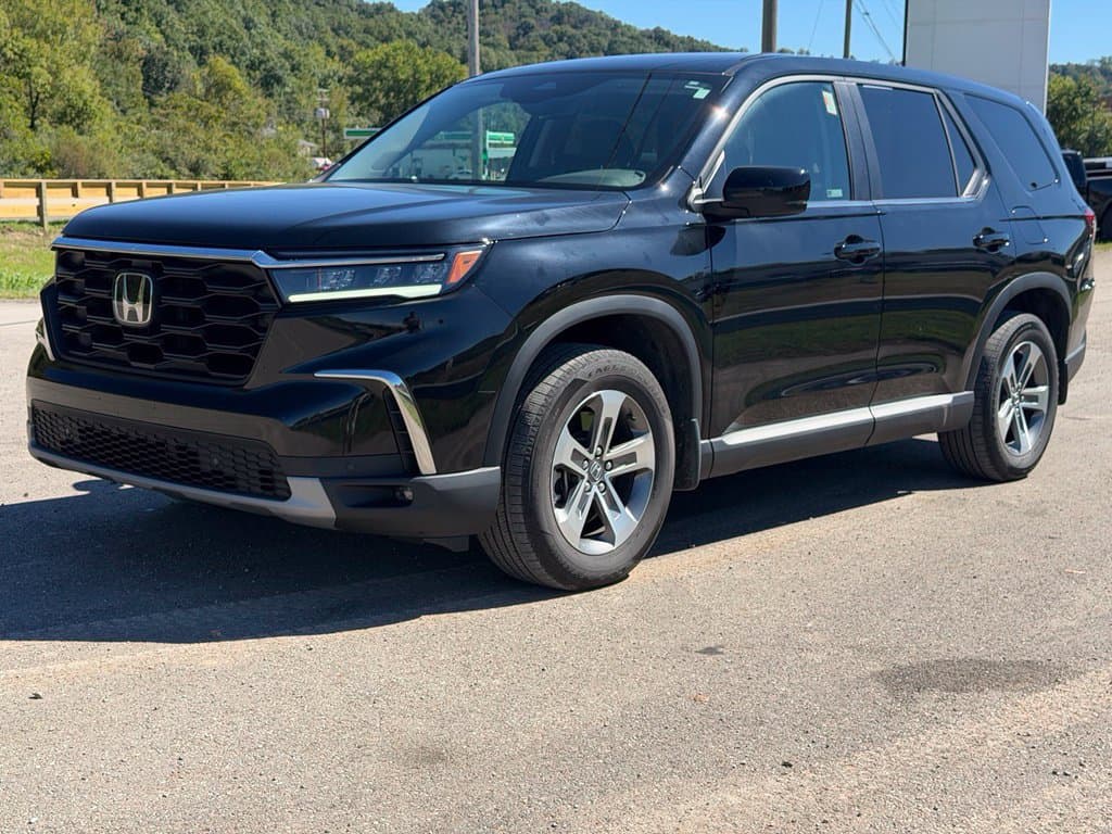 2024 Honda Pilot Base — photo 1 of 11