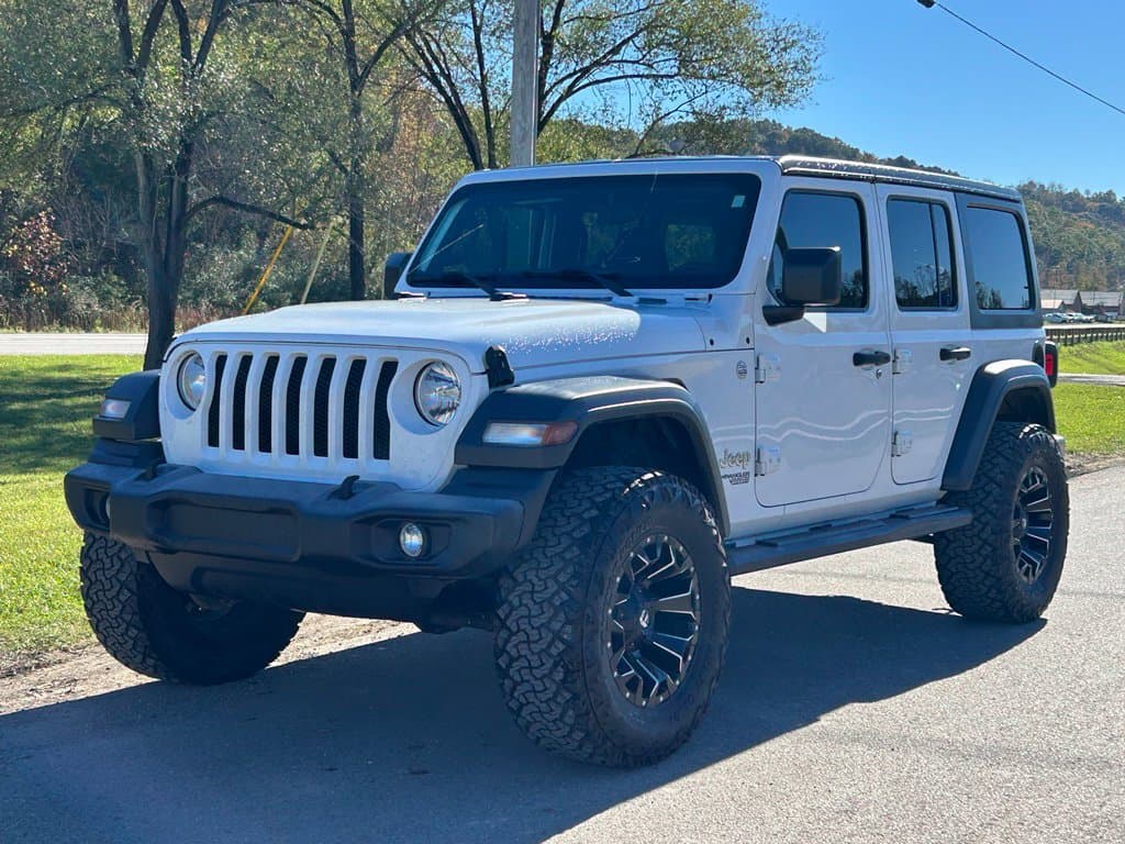 2018 Jeep Wrangler Unlimited Sport — photo 1 of 9