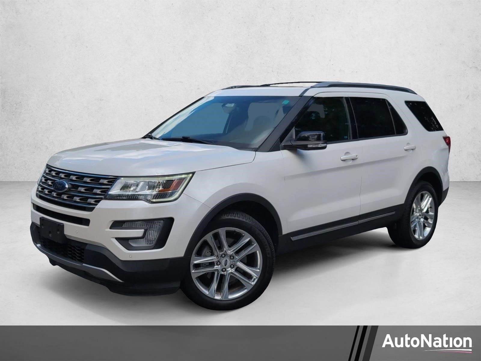 2017 Ford Explorer XLT — photo 1 of 30