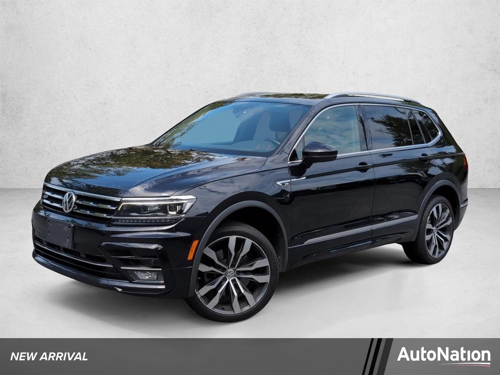 2020 Volkswagen Tiguan SEL Premium R-Line — photo 1 of 30