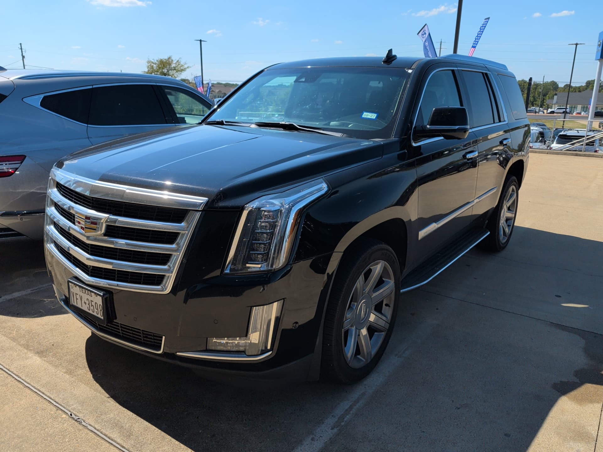2020 Cadillac Escalade Luxury — photo 1 of 5