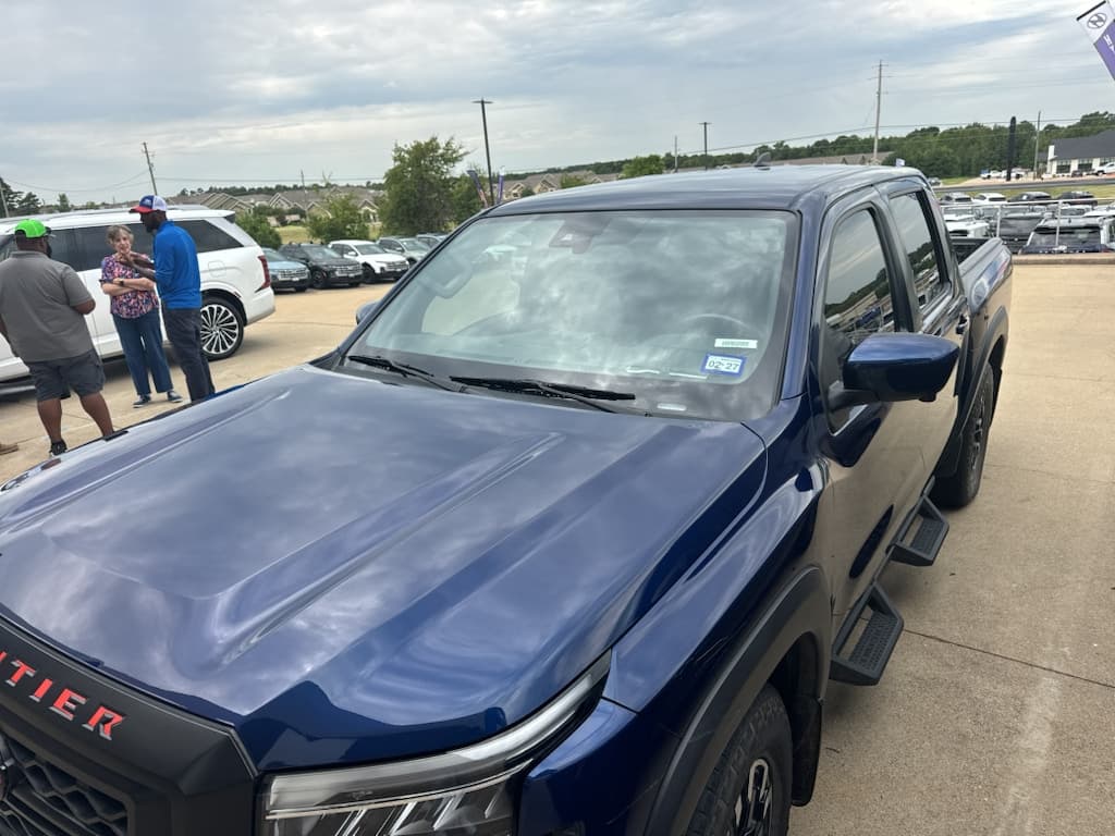 2023 Nissan Frontier PRO-X — photo 1 of 2