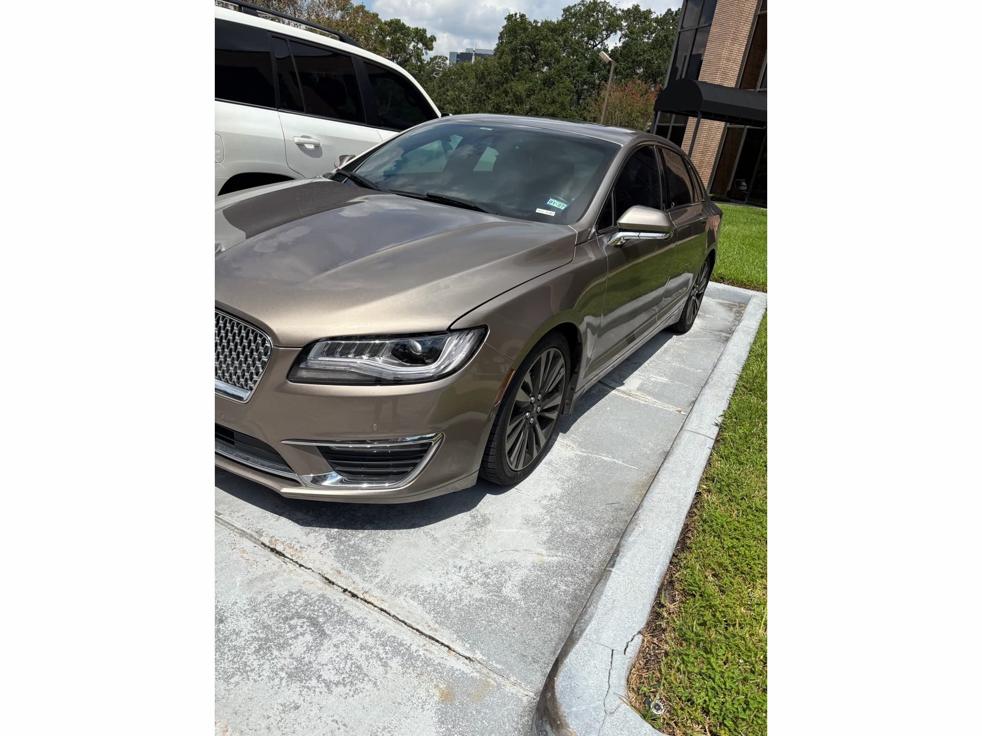 2019 Lincoln MKZ Reserve II — photo 1 of 7