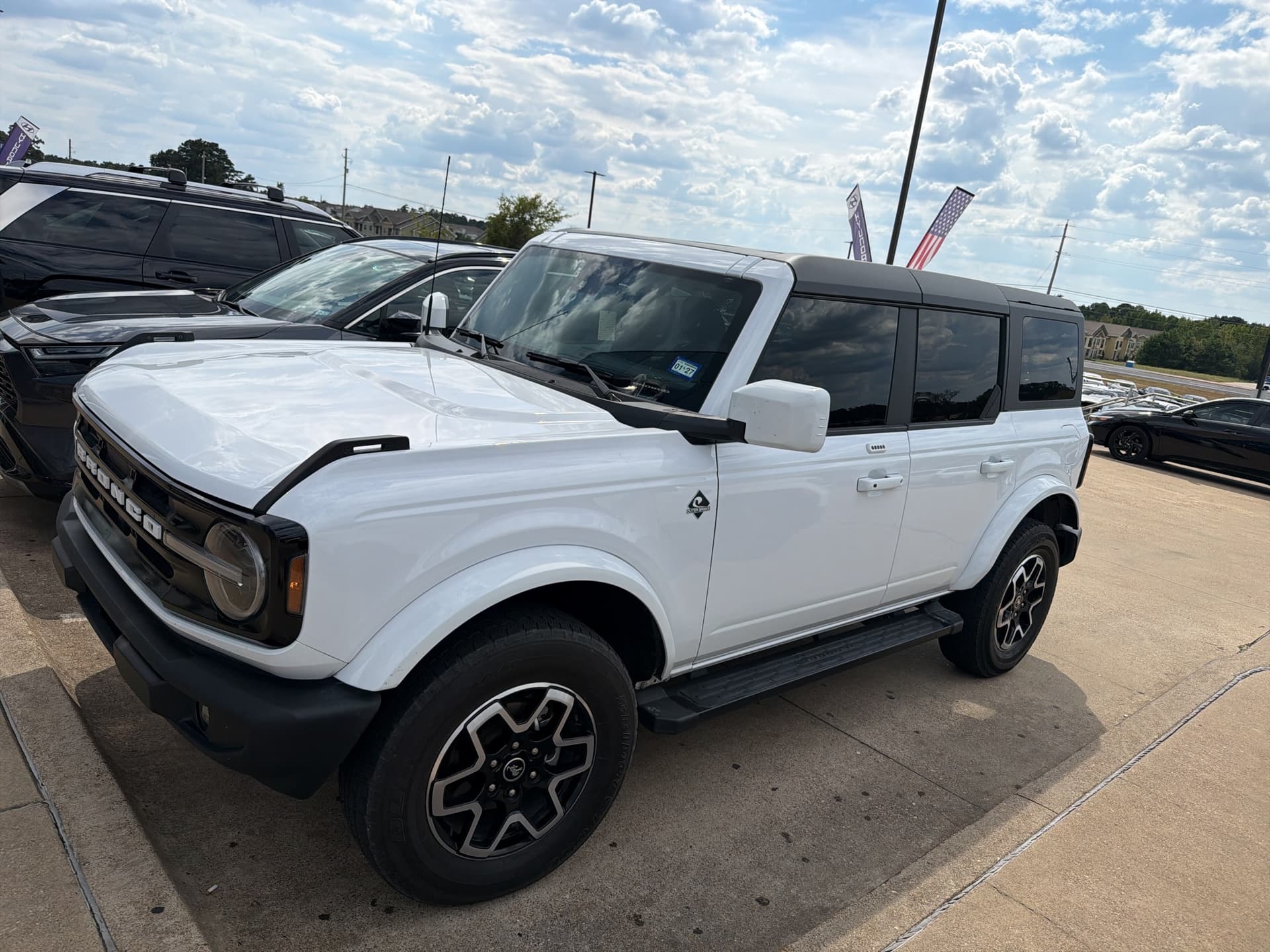 2023 Ford Bronco Outer Banks — photo 1 of 3