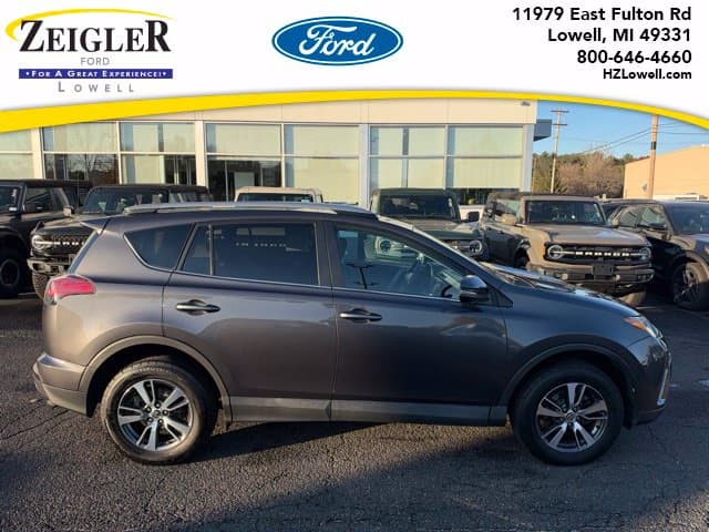 2018 Toyota RAV4 XLE — photo 1 of 33