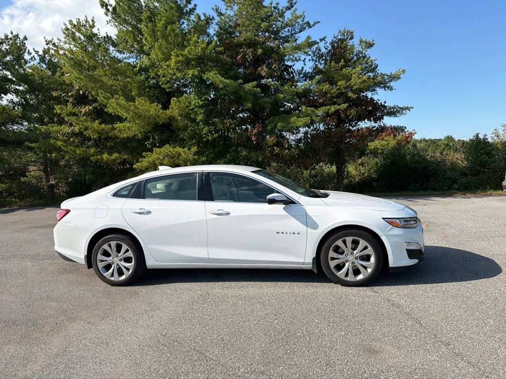 2019 Chevrolet Malibu Premier — photo 1 of 2