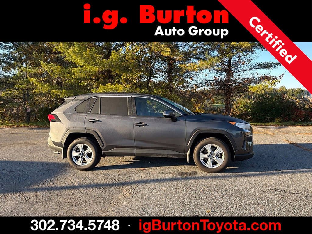 2020 Toyota RAV4 XLE — photo 1 of 2