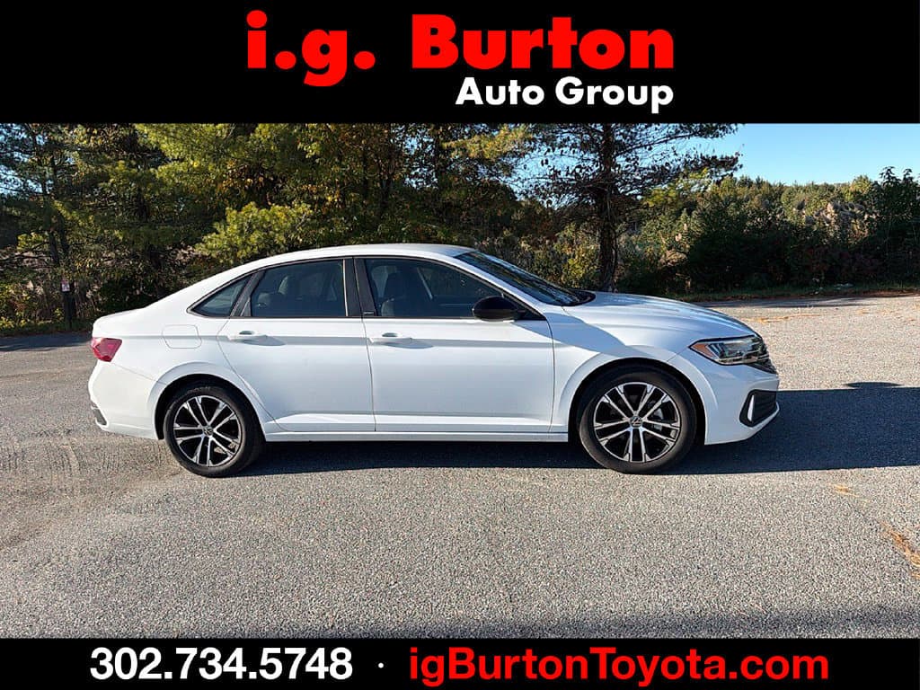 2024 Volkswagen Jetta Sport — photo 1 of 2