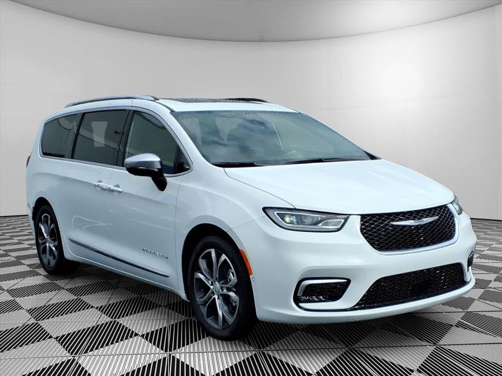 2026 Chrysler Pacifica Pinnacle — photo 1 of 25