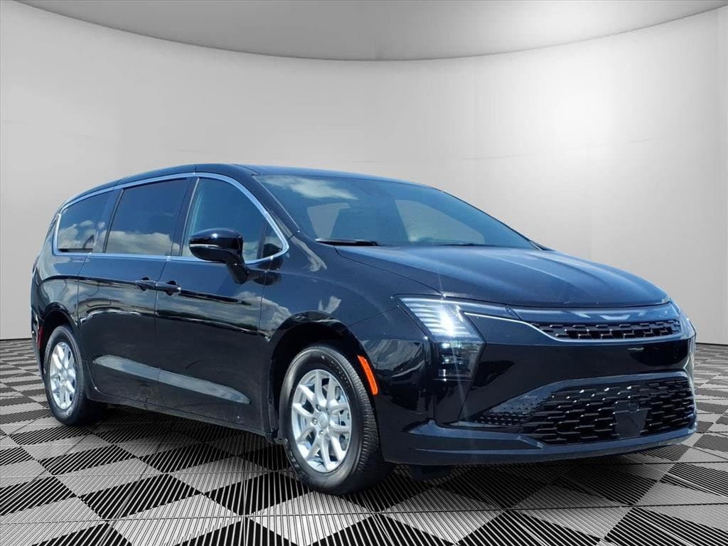2027 Chrysler Pacifica Select — photo 1 of 25