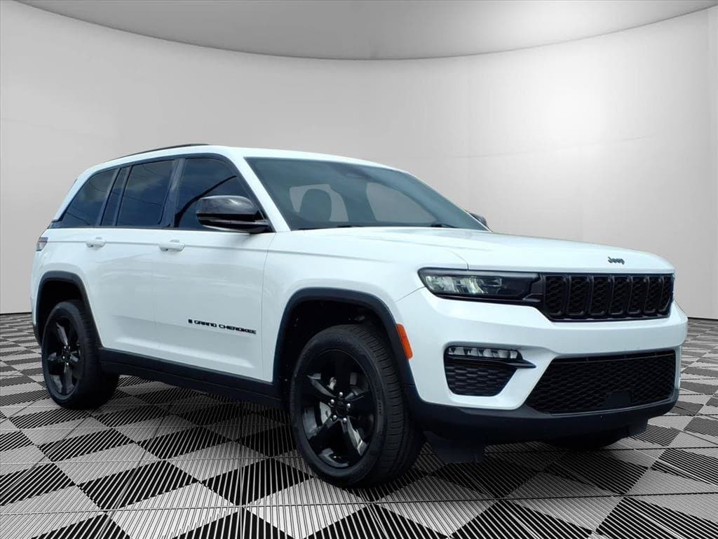 2023 Jeep Grand Cherokee Limited — photo 1 of 31