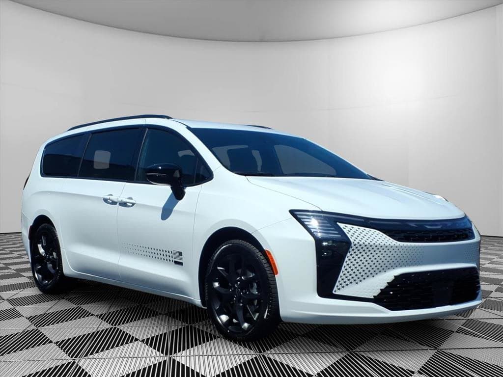 2027 Chrysler Pacifica Select — photo 1 of 25