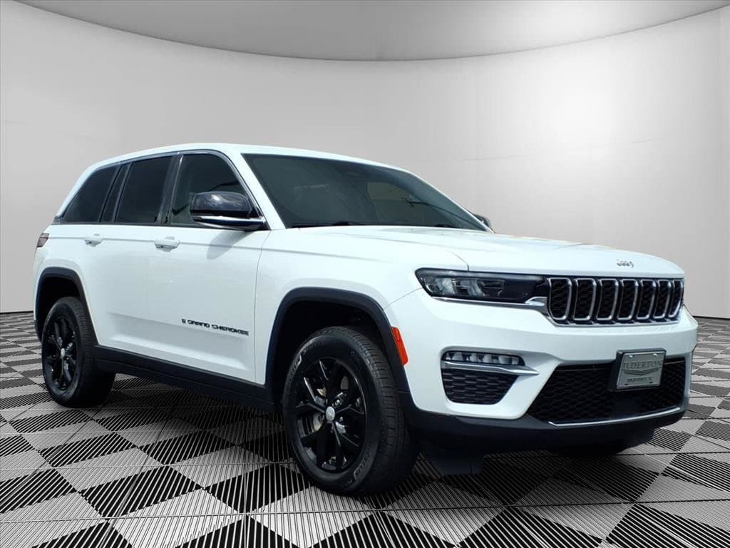 2023 Jeep Grand Cherokee Limited — photo 1 of 30