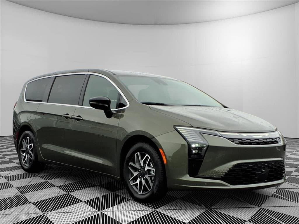 2027 Chrysler Pacifica Limited — photo 1 of 27