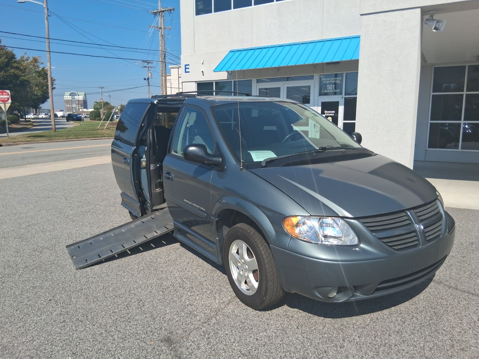 2006 Dodge Grand Caravan SXT — photo 1 of 8