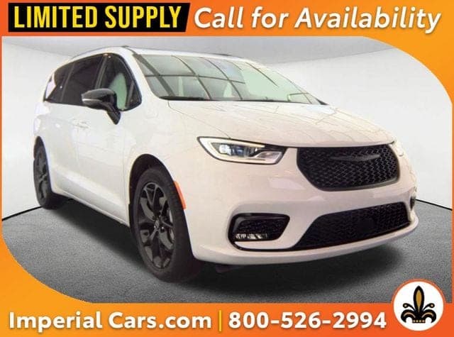 2025 Chrysler Pacifica Limited — photo 1 of 9