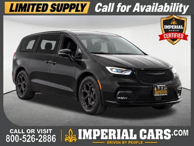 2023 Chrysler Pacifica Hybrid Limited — photo 1 of 13