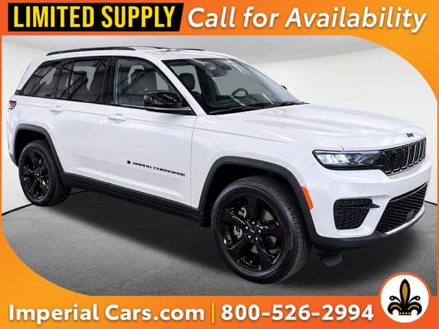 2023 Jeep Grand Cherokee Laredo — photo 1 of 13