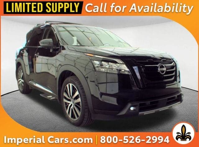 2023 Nissan Pathfinder Platinum — photo 1 of 9