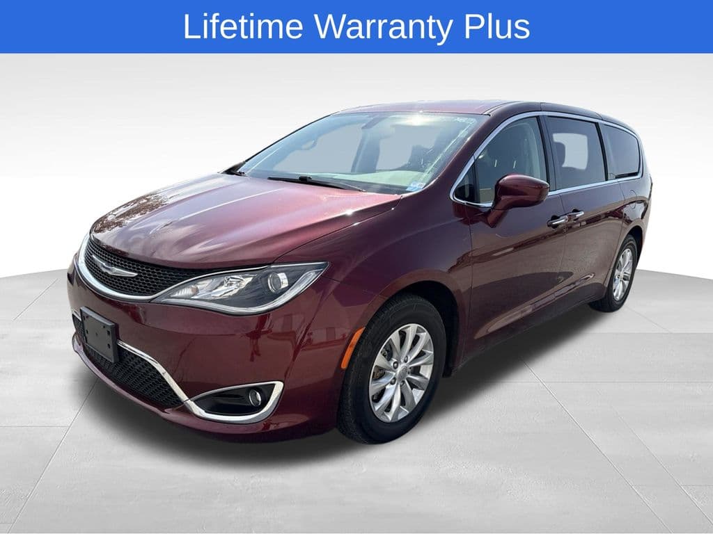 2018 Chrysler Pacifica Touring Plus — photo 1 of 32