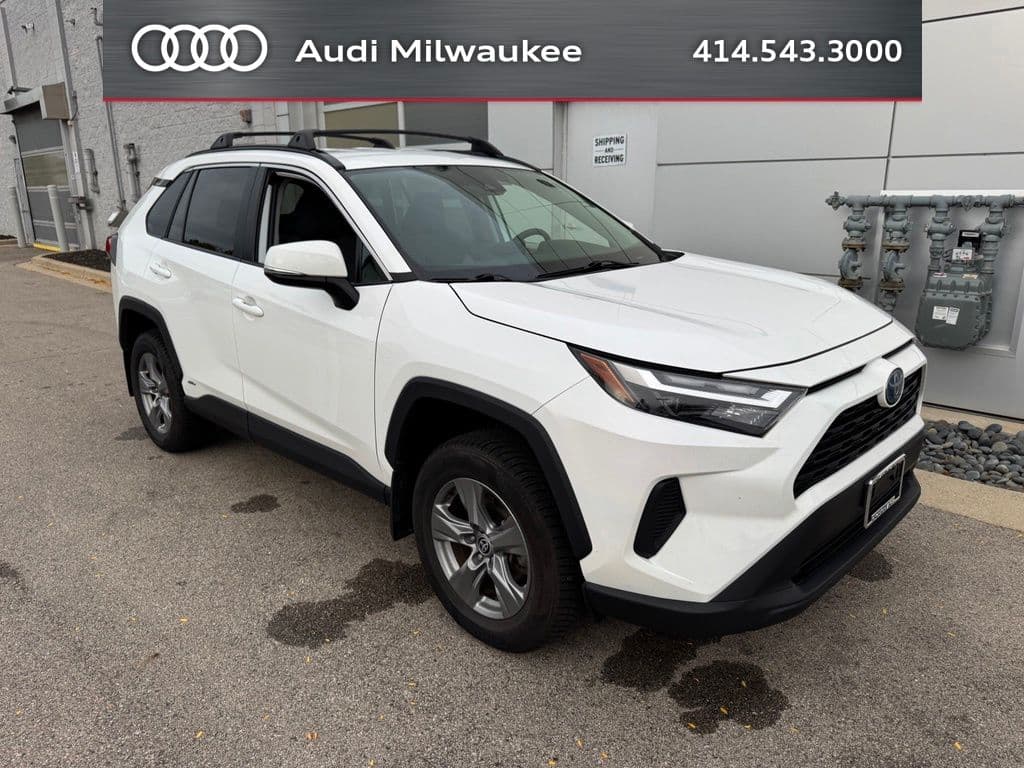 2022 Toyota RAV4 Base — photo 1 of 18