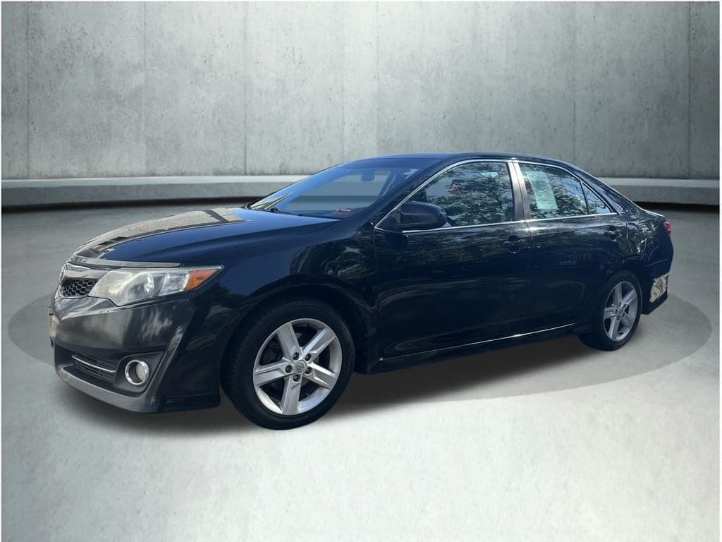 2014 Toyota Camry SE — photo 1 of 11