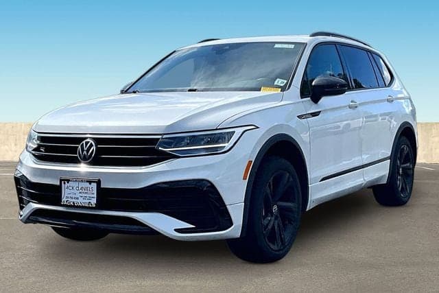2024 Volkswagen Tiguan SE R-Line Black — photo 1 of 30