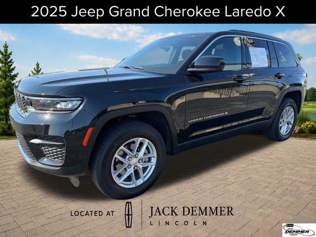 2025 Jeep Grand Cherokee Laredo — photo 1 of 36