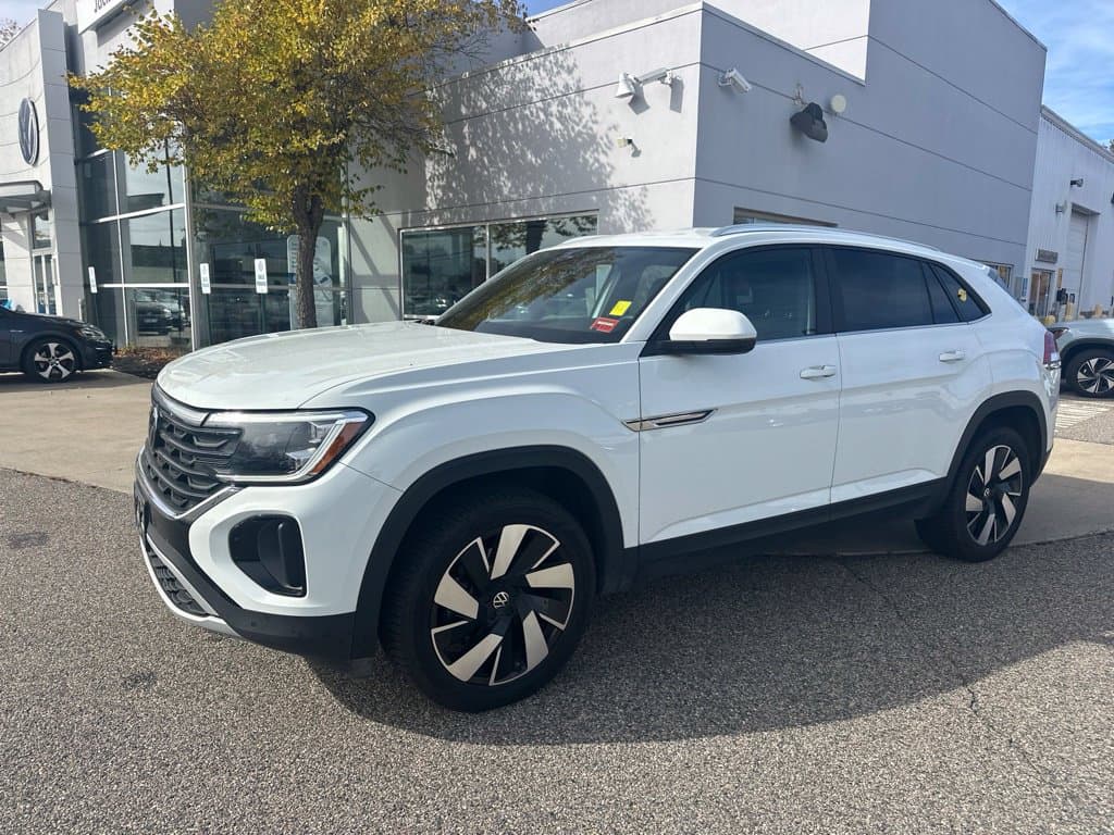 2024 Volkswagen Atlas Cross Sport 2.0T SE w/Technology — photo 1 of 11