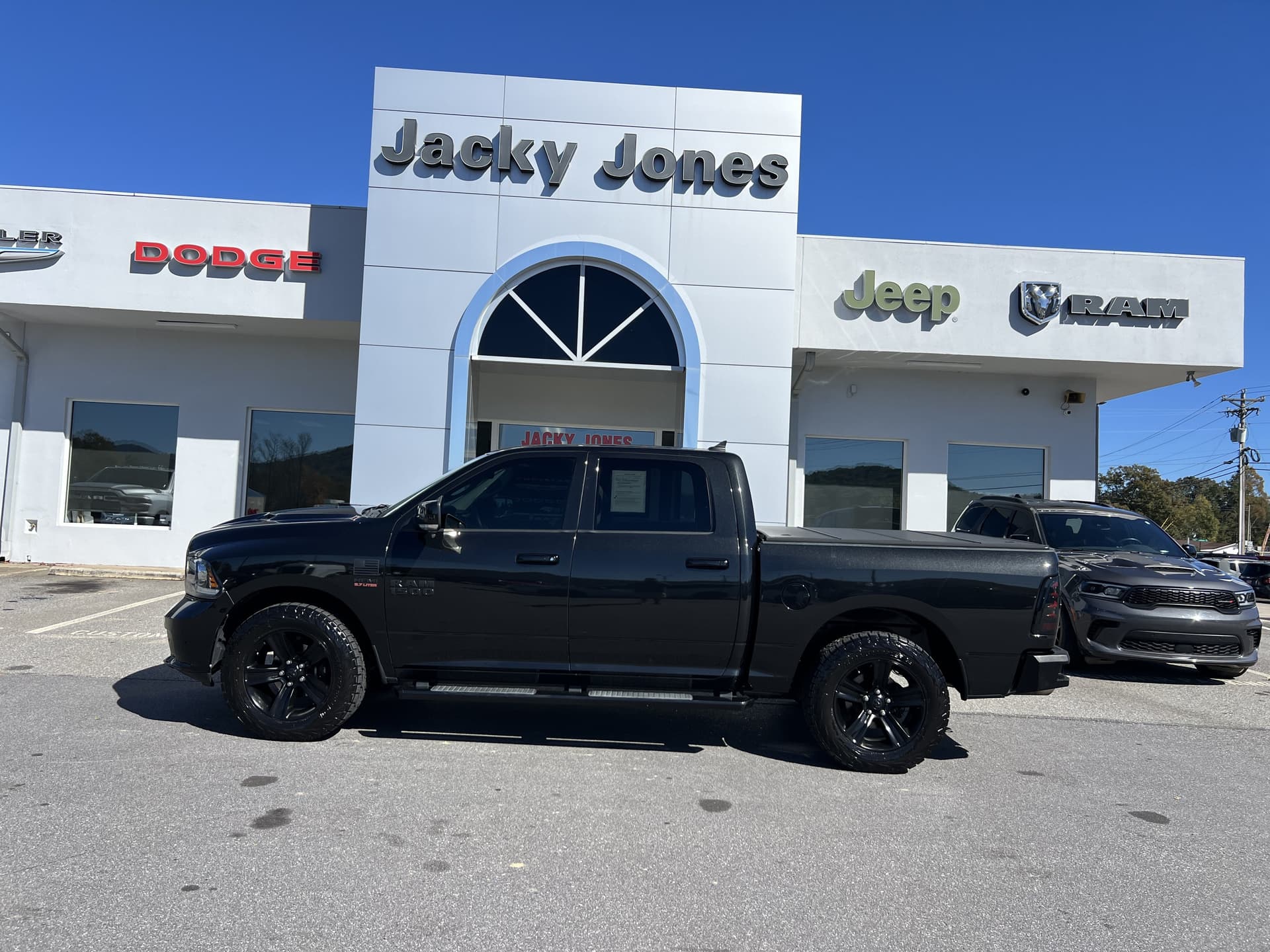 2018 RAM 1500 Night — photo 1 of 33