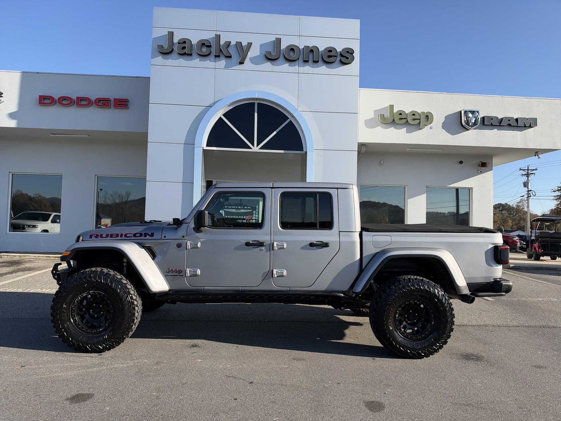 2020 Jeep Gladiator Rubicon — photo 1 of 34