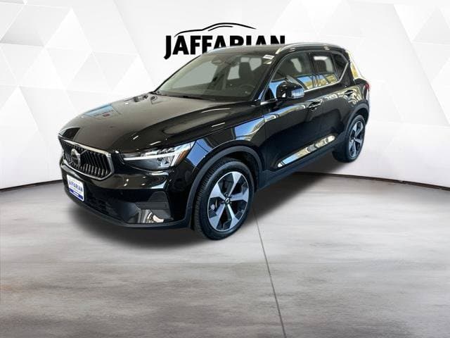 2024 Volvo XC40 Base — photo 1 of 10