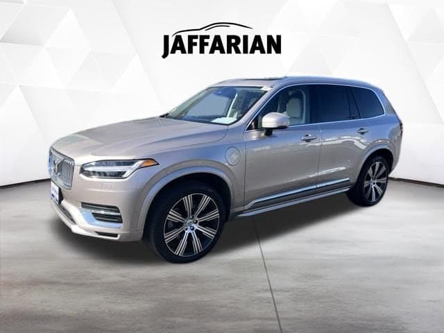 2025 Volvo XC90 Plug-In Hybrid Plus — photo 1 of 12