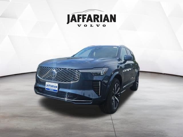 2027 Volvo XC90 Core — photo 1 of 10