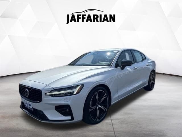 2023 Volvo S60 B5 Core Dark Theme — photo 1 of 22