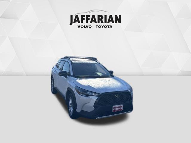 2025 Toyota Corolla Cross LE — photo 1 of 12