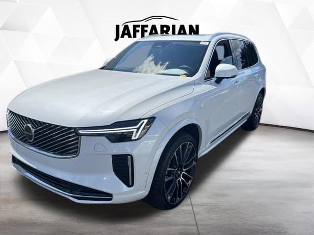 2025 Volvo XC90 B5 Plus — photo 1 of 12