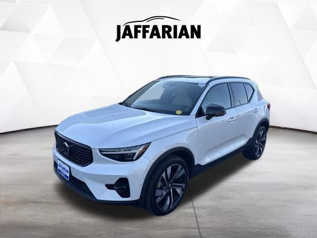 2024 Volvo XC40 Base — photo 1 of 6