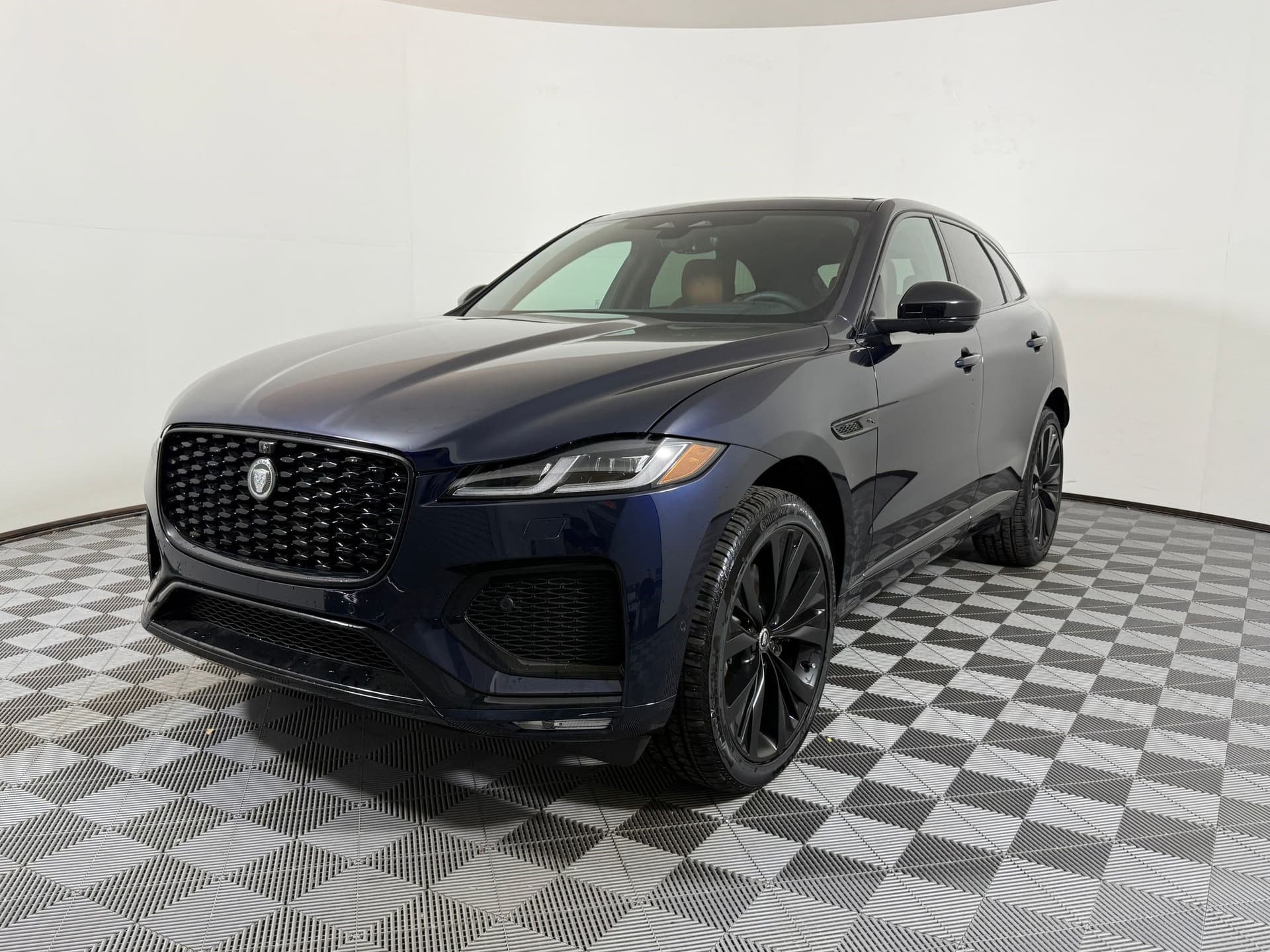 2026 Jaguar F-PACE R-Dynamic S — photo 1 of 26