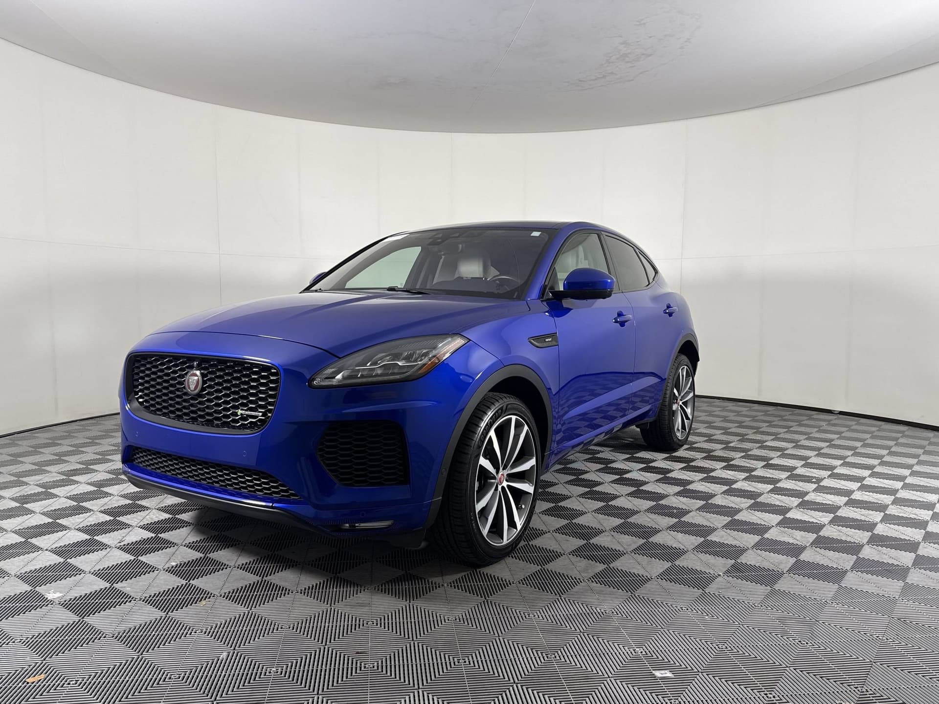 2019 Jaguar E-PACE R-Dynamic HSE — photo 1 of 30